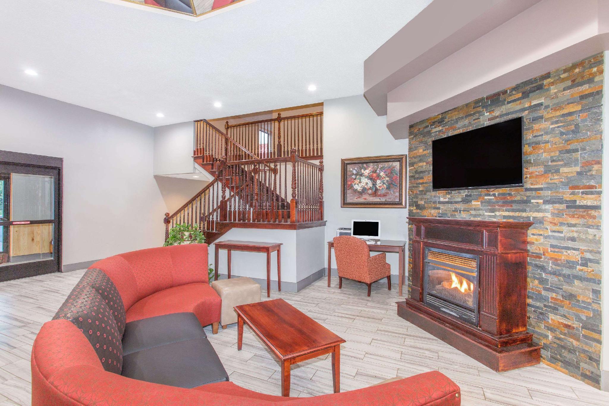 Ramada By Wyndham Hendersonville Zewnętrze zdjęcie