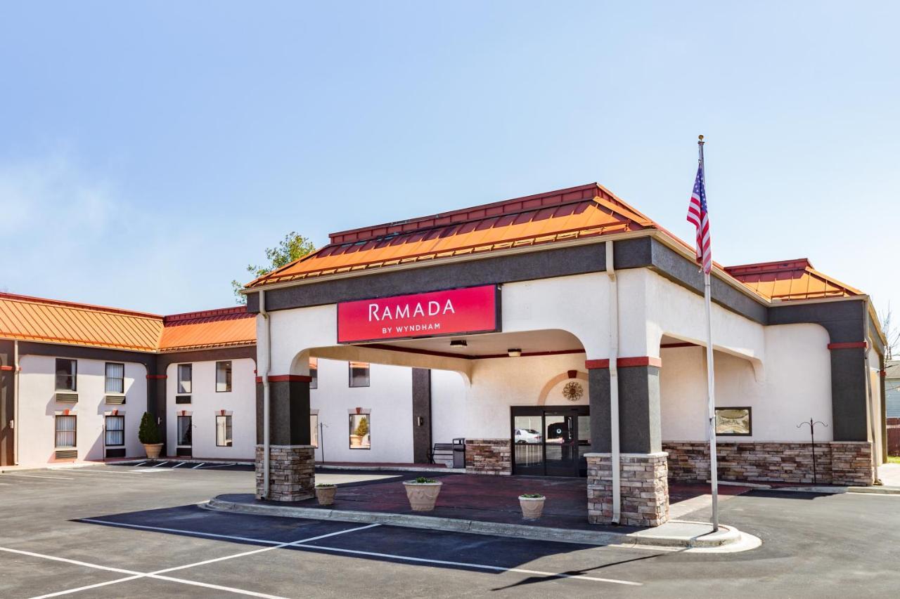 Ramada By Wyndham Hendersonville Zewnętrze zdjęcie