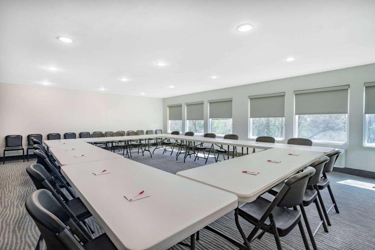 Ramada By Wyndham Hendersonville Zewnętrze zdjęcie