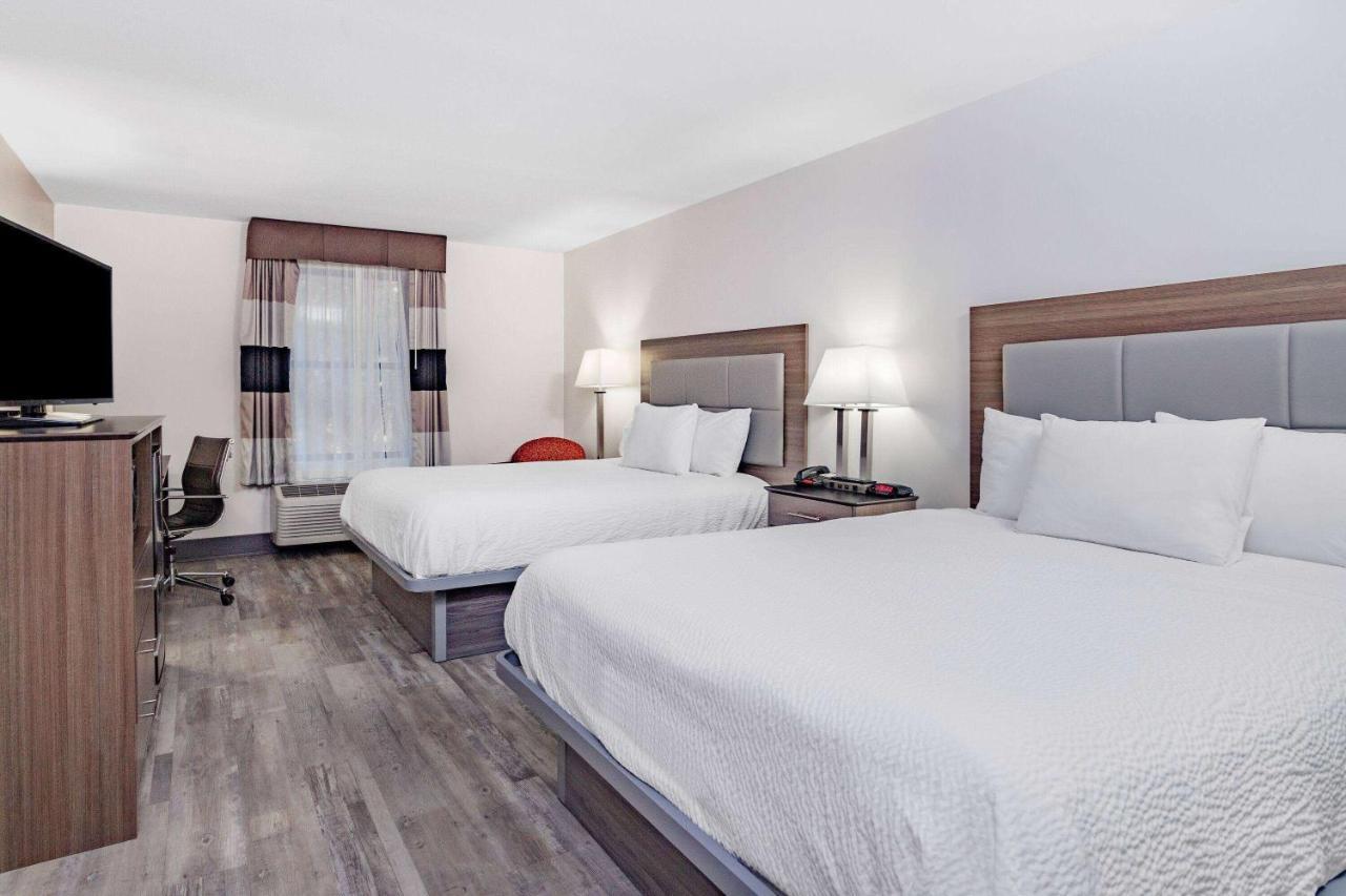 Ramada By Wyndham Hendersonville Zewnętrze zdjęcie