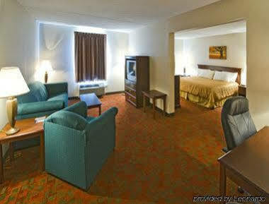 Ramada By Wyndham Hendersonville Zewnętrze zdjęcie
